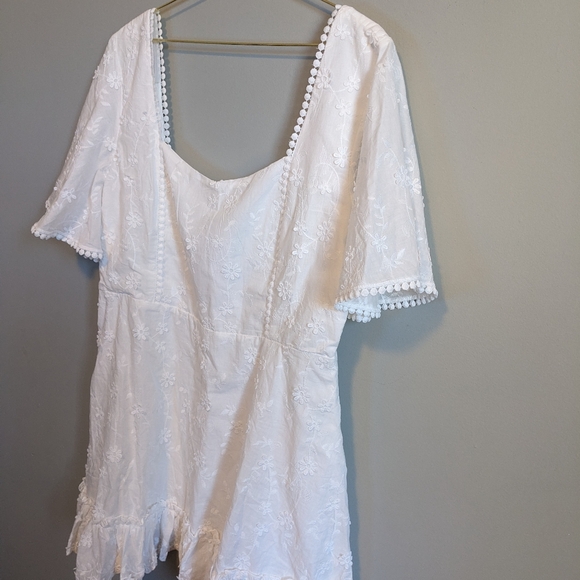 NWT Showpo. White Square Neck Embroidered Mini Dress, size 14 - Picture 5 of 9
